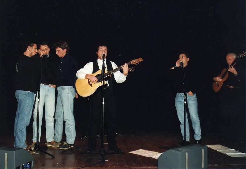 Tony Sampieri et ses musiciens sur scène