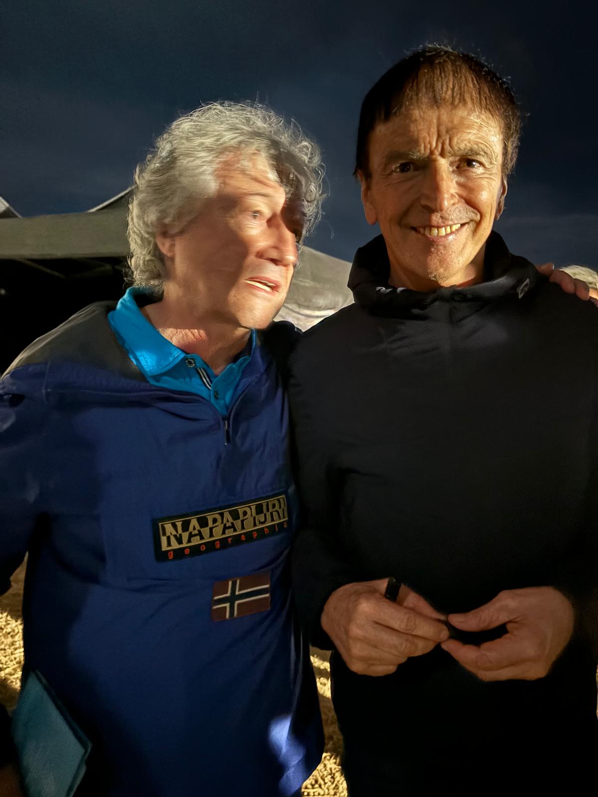 Tony Sampieri en selfie avec un ami en pull étoilé