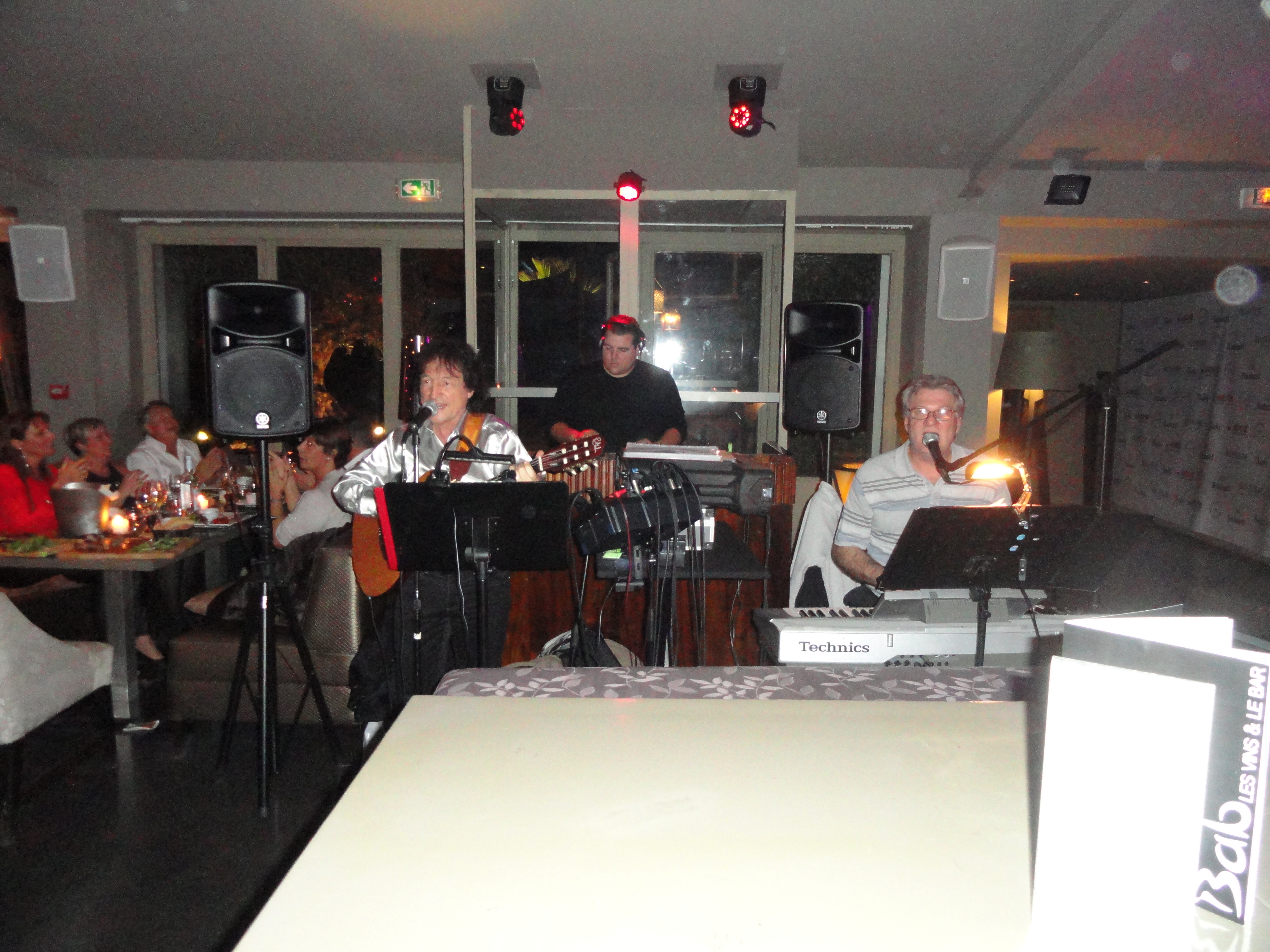 Concert de Tony Sampieri dans un restaurant